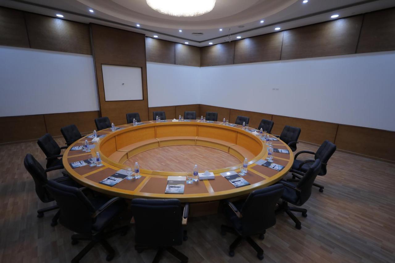 Tolip Gardens Hotel Kairo Eksteriør billede The meeting room of the Executive Board
