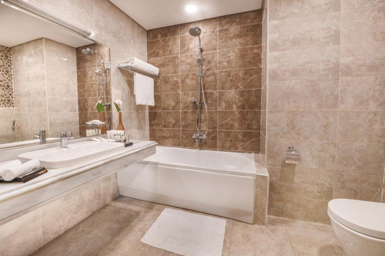 Tolip Gardens Hotel Kairo Eksteriør billede Bathroom