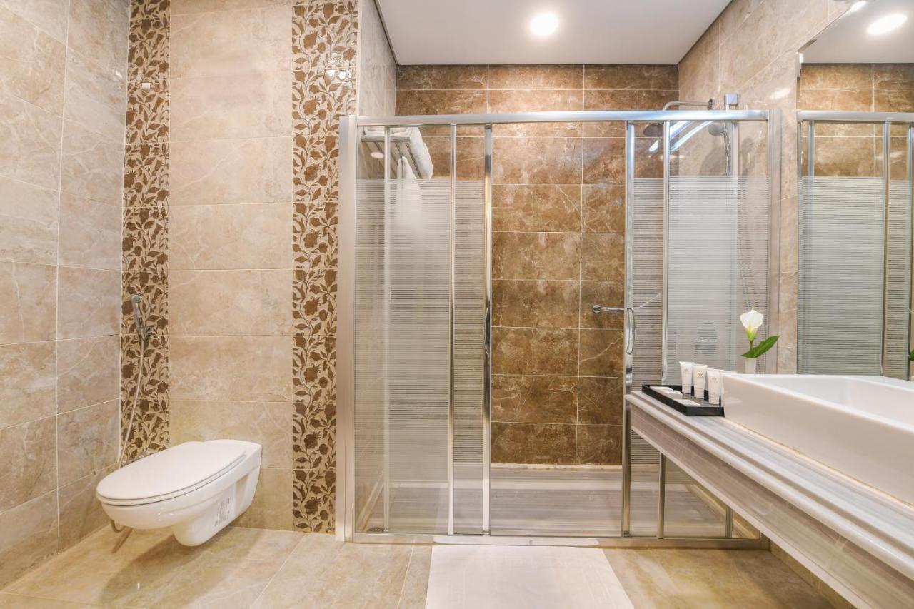 Tolip Gardens Hotel Kairo Eksteriør billede A shower enclosure